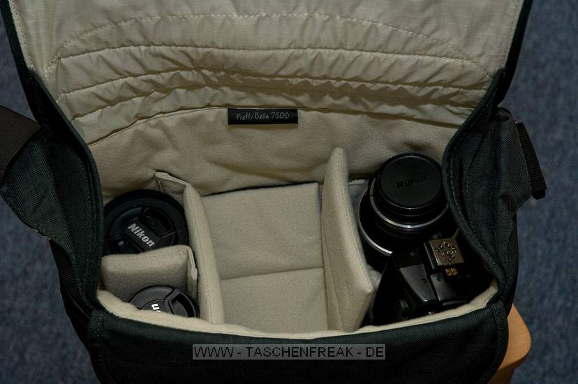 CRUMPLER PRETTY BELLA 7500\n\nFoto und Text - www.Taschenfreak.de (Jrg Langer)\n\nKommentar:\n\nDie Pretty Bella 7500 ist die grte aus der pretty Bella Serie die zur Photokina 2008 im September vorgestellt wurde und nun so langsam im November in den Hndlerragelen zu finden ist.\n\nEs ist eine der wenigen Crumpler Taschen, die nicht auen riesig wirken ohne innen "viel" reinzubekommen an Ladevolumen. Bei diesem Modell stimmt die Auenwirkung zurm Ladevolumen.\n\nWir haben in dieser Tasche unsere Nikon D3 (Grenordnung wie eine groe DSLR mit Batteriegriff oder eine Canon 1D ...) mit folgenden Objektiven und Artikeln verstaut und das ohne groes Drcken und Zerren.\n\nHauptfach innen:\n\nNikon D3 mit 50 1.2\n24 2.8\n135 2.8\n180 2.8\nSB-800 oder SB-600\nErsatzakku fr D3\n\nFronttasche:\n\nAkkus fr Blitz\nPutztcher\niPhone oder iPod\nSpeicheretui\n\nEine tolle Tasche!\n\nInteresant sind hier die Preisschwankungen im Netz und bei den Hndlern ... dieses Modell bekommt man zwischen 52 und 100 Euro angeboten - je nachdem wo man kauft.\n\nGrere Modelle dieser Serie gibt es nicht aber ncoh ein Modell fr weniger Ladevolumen. Wir haben noch eine Pretty Bella 2500 im Einsatz die Ideal fr eine kleine DSLR mit kleinem Objektiv oder einer Bridgecam mit etwas Zubehr ist.\n\nFr Kirchengnger oder Konzertfotografen nicht geeignet - der Klettverschluss ist wie bei den meisten Crumpler Modellen extrem auffllig und laut.\n\nFazit: \n\nSieht schick aus!\nPasst einiges rein!\nVerarbeitung ist sehr gut!\n\nEuer Taschenfreak - Jrg