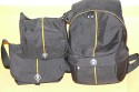 CRUMPLER PRETTY BOY BACKPACK XL\n\nFoto von Jrg Langer\n\nKommentar des Nutzers:\n\nHier ein Vergleichsbild zwischen Crumpler Pretty Boy XL (4000) und XXXL (7500) und PrettyBoyBackpack XL.\n\nDie Crumpler Pretty Boys sind sehr gut verarbeitet und extrem strapazierfhig.\nDas Ladevolumen innen ist deutlich kleiner wie die Crumpler dieses von auen einem "vormachen". Die Form ist sehr stylish und nicht direkt als Fotorucksack zu identifizieren, was diese fr Citytouren sehr empfehlenswert macht. \n\nDas Fotofach ist gut geschtzt und stark gepolstert. Das Notebookfach, welches durch das obere Daypackfach zugnglich ist ist gut geschtzt am Rcken angenehm und kann stressfrei bis zu 17" Apple oder 15,4" Notebooks anderer Hersteller aufnehmen. Die Tragegurte sind angenehm gepolstert aber auch nicht zu dick und strend. Einen Bauchgurt gibt es nicht. \n\nDie Reissverschlsse sind leichtgngig und sehr gut geschtzt durch groe feste Stoffberhnge.\n\nStativhalterung und Befestigungsschlaufen hat dieser Foto-Daypack-Rucksack nicht.\n\nPreis / Leistung ist bei Crumpler sehr gut!
