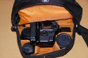 CRUMPLER PRETTY BOY BACKPACK XL\n\nFoto von Jrg Langer\n\nKommentar des Nutzers:\n\nDie Crumpler Pretty Boys sind sehr gut verarbeitet und extrem strapazierfhig.\nDas Ladevolumen innen ist deutlich kleiner wie die Crumpler dieses von auen einem "vormachen". Die Form ist sehr stylish und nicht direkt als Fotorucksack zu identifizieren, was diese fr Citytouren sehr empfehlenswert macht. \n\nDas Fotofach ist gut geschtzt und stark gepolstert. Das Notebookfach, welches durch das obere Daypackfach zugnglich ist ist gut geschtzt am Rcken angenehm und kann stressfrei bis zu 17" Apple oder 15,4" Notebooks anderer Hersteller aufnehmen. Die Tragegurte sind angenehm gepolstert aber auch nicht zu dick und strend. Einen Bauchgurt gibt es nicht. \n\nDie Reissverschlsse sind leichtgngig und sehr gut geschtzt durch groe feste Stoffberhnge.\n\nStativhalterung und Befestigungsschlaufen hat dieser Foto-Daypack-Rucksack nicht.\n\nPreis / Leistung ist bei Crumpler sehr gut!