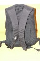 CRUMPLER PRETTY BOY BACKPACK XL\n\nFoto von Jrg Langer\n\nKommentar des Nutzers:\n\nDie Crumpler Pretty Boys sind sehr gut verarbeitet und extrem strapazierfhig.\nDas Ladevolumen innen ist deutlich kleiner wie die Crumpler dieses von auen einem "vormachen". Die Form ist sehr stylish und nicht direkt als Fotorucksack zu identifizieren, was diese fr Citytouren sehr empfehlenswert macht. \n\nDas Fotofach ist gut geschtzt und stark gepolstert. Das Notebookfach, welches durch das obere Daypackfach zugnglich ist ist gut geschtzt am Rcken angenehm und kann stressfrei bis zu 17" Apple oder 15,4" Notebooks anderer Hersteller aufnehmen. Die Tragegurte sind angenehm gepolstert aber auch nicht zu dick und strend. Einen Bauchgurt gibt es nicht. \n\nDie Reissverschlsse sind leichtgngig und sehr gut geschtzt durch groe feste Stoffberhnge.\n\nStativhalterung und Befestigungsschlaufen hat dieser Foto-Daypack-Rucksack nicht.\n\nPreis / Leistung ist bei Crumpler sehr gut!