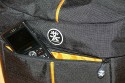 CRUMPLER PRETTY BOY BACKPACK XL\n\nFoto von Jrg Langer\n\nKommentar des Nutzers:\n\nDie Crumpler Pretty Boys sind sehr gut verarbeitet und extrem strapazierfhig.\nDas Ladevolumen innen ist deutlich kleiner wie die Crumpler dieses von auen einem "vormachen". Die Form ist sehr stylish und nicht direkt als Fotorucksack zu identifizieren, was diese fr Citytouren sehr empfehlenswert macht. \n\nDas Fotofach ist gut geschtzt und stark gepolstert. Das Notebookfach, welches durch das obere Daypackfach zugnglich ist ist gut geschtzt am Rcken angenehm und kann stressfrei bis zu 17" Apple oder 15,4" Notebooks anderer Hersteller aufnehmen. Die Tragegurte sind angenehm gepolstert aber auch nicht zu dick und strend. Einen Bauchgurt gibt es nicht. \n\nDie Reissverschlsse sind leichtgngig und sehr gut geschtzt durch groe feste Stoffberhnge.\n\nStativhalterung und Befestigungsschlaufen hat dieser Foto-Daypack-Rucksack nicht.\n\nPreis / Leistung ist bei Crumpler sehr gut!