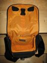 Crumpler Pretty Boy M\n\nFoto von Rainer Friedmann - VIELEN DANK!\n\nKommentar des Nutzers:\n\nHallo,\n\nhtte hier ein paar Bilder fr Die Taschenbersicht.\n\nArt: Schultertasche\n\nHersteller: Crumpler\n\nTyp: Pretty Boy 2500(M)\n\nInhalt: Canon EOS 350D mit Canon 17-85 IS Objektiv\n\nSonstiges: Die Kamera passt genau rein und lsst sich recht leicht einlegen. Das Objektiv drfte aber nicht mehr lnger sein. In der Fronttasche hat es gengend Platz fr zB. das Ladegert, weitere Akkus oder Speicherkarten. Die Tasche lsst sich leit umhngen und ist Top verarbeitet. \n\nGru\nRainer