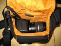 Crumpler Pretty Boy M\n\nFoto von Rainer Friedmann - VIELEN DANK!\n\nKommentar des Nutzers:\n\nHallo,\n\nhtte hier ein paar Bilder fr Die Taschenbersicht.\n\nArt: Schultertasche\n\nHersteller: Crumpler\n\nTyp: Pretty Boy 2500(M)\n\nInhalt: Canon EOS 350D mit Canon 17-85 IS Objektiv\n\nSonstiges: Die Kamera passt genau rein und lsst sich recht leicht einlegen. Das Objektiv drfte aber nicht mehr lnger sein. In der Fronttasche hat es gengend Platz fr zB. das Ladegert, weitere Akkus oder Speicherkarten. Die Tasche lsst sich leit umhngen und ist Top verarbeitet. \n\nGru\nRainer