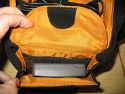 Crumpler Pretty Boy M\n\nFoto von Rainer Friedmann - VIELEN DANK!\n\nKommentar des Nutzers:\n\nHallo,\n\nhtte hier ein paar Bilder fr Die Taschenbersicht.\n\nArt: Schultertasche\n\nHersteller: Crumpler\n\nTyp: Pretty Boy 2500(M)\n\nInhalt: Canon EOS 350D mit Canon 17-85 IS Objektiv\n\nSonstiges: Die Kamera passt genau rein und lsst sich recht leicht einlegen. Das Objektiv drfte aber nicht mehr lnger sein. In der Fronttasche hat es gengend Platz fr zB. das Ladegert, weitere Akkus oder Speicherkarten. Die Tasche lsst sich leit umhngen und ist Top verarbeitet. \n\nGru\nRainer