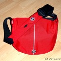 CRUMPLER PRETTY BOY 7500 XXXL\n\nFoto von Jan Schrder - Mr. Kane im DSLR-Forum - VIELEN DANK!\n\nKommentar des Nutzers:\n\nIch habe mir die Crumpler Pretty Boy 7500 XXXL gekauft, in rot (blood red / silver).\nDie Tasche ist auf jeden Fall hochwertig verarbeitet. Alle Nhte sind top, die Polsterung ist sehr gut.\nDie Variabilitt der Inneneinteilung ist auch sehr gut. Alles ist versetzbar. Die Klettverschlsse halten sehr gut.\nDer Schultergurt ist breit genug und das Polster sehr angenehm (abnehmbar).