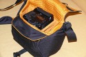 CRUMPLER PRETTY BOY XL (7500)\n\nFoto von Jrg Langer\n\nKommentar des Nutzers:\n\nDie Crumpler Pretty Boys sind sehr gut verarbeitet und extrem strapazierfhig.\nDas Ladevolumen innen ist deutlich kleiner wie die Crumpler dieses von auen einem "vormachen". Die Form ist sehr stylish und nicht direkt als Fototasche zu identifizieren, was diese fr Citytouren sehr empfehlenswert macht. Der nicht abnehmbare Umhngegurt ist gut aber sehr fest und wird erst im Laufe der Nutzungsjahre flexibler unn weicher.\n\nPreis / Leistung ist bei Crumpler sehr gut!