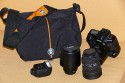 CRUMPLER PRETTY BOY XL (7500)\n\nFoto von Jrg Langer\n\nKommentar des Nutzers:\n\nDie Crumpler Pretty Boys sind sehr gut verarbeitet und extrem strapazierfhig.\nDas Ladevolumen innen ist deutlich kleiner wie die Crumpler dieses von auen einem "vormachen". Die Form ist sehr stylish und nicht direkt als Fototasche zu identifizieren, was diese fr Citytouren sehr empfehlenswert macht. Der nicht abnehmbare Umhngegurt ist gut aber sehr fest und wird erst im Laufe der Nutzungsjahre flexibler unn weicher.\n\nPreis / Leistung ist bei Crumpler sehr gut!