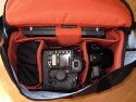 Foto von Peter Wafzig - LIEBEN DANK!\n\nKommentar des Nutzers:\n\nanbei vier Bilder von der Crumpler "Seedy Three" mit dem "Bunion Insert Fux Delux" - damit Dein Posteingang nicht Hunger leiden muss ;)\n\nAllgemeine Hinweise: Die Tasche ist nicht mehr im Handel erhltlich, man findet sie aber bei Ebay ab und zu. Das Insert kann herausgenommen werden und die Tasche einfach so als Reisetasche genutzt werden. \nUmgekehrt kann man das Insert danke Griff am Deckel auch einzeln nutzen, sprich, als Schutz in einem Koffer oder beim Transport im Auto, wenn man die Ausrstung dann ohne Tasche trgt. Abmessungen sind fr Fluggepck okay.\n\nAnsonsten hier noch individuelle Bildtexte (immer v.l.n.r.):\n\n1) Canon Extender 2x (in LowePro Lens Case), Canon Extender 1.4x (in LowePro Lens Case), EOS 1DMK2 mit EF 2.0/135 L USM (Gegenlichtblende umgedreht), EOS 1DMK2 mit EF 1.4/50 USM (Gegenlichtblende umgedreht), oben 12"-Notebook.\n\n2) wie zuvor, zustzlich CP-E3 (auf den Extendern) und Blitz 580EX (auf der EOS 1DMK2).\n\n3) EOS 1DMK2 mit EF 2.0/135 L USM (Gegenlichtblende aufgesetzt), EOS\n1DMK2 mit EF 1.4/50 USM (Gegenlichtblende umgedreht), oben 12"-Notebook.\n\n4) Aussenansicht.