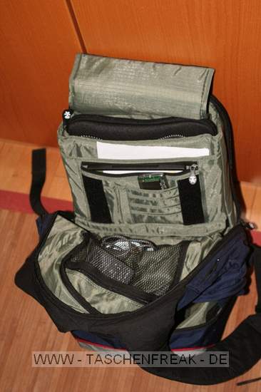 CRUMPLER THE CHAMP\n\nFoto von Michael Schwindling - VIELEN DANK FR DEIN MAIL!\n\nKommentar des Nutzers:\n\nEinige Bilder, wie ich sie fr einen Thread im DSLR-forum machte...\n\nZu sehen der Champ, EOS 350D, 4 Linsen, Blitz, Camcorder, Zubehrsckchen...\n\n\nViele Gre, Michael
