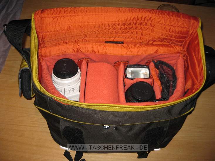 Crumpler The Daily 600 - XL\n\nFoto von Michael Stumpf - Danke fr die Einsendung der Bilder!\n\nKommentar des Nutzers:\nhier mal wieder was fr die Taschenseite! Die Crumpler Daily 600, befllt mit 70-200/2.8 IS, 1dMk2, 24-70/2.8, darunter 50/1.8, 430EX und diverses Kleinzeugs.