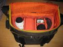 Crumpler The Daily 600 - XL\n\nFoto von Michael Stumpf - Danke fr die Einsendung der Bilder!\n\nKommentar des Nutzers:\nhier mal wieder was fr die Taschenseite! Die Crumpler Daily 600, befllt mit 70-200/2.8 IS, 1dMk2, 24-70/2.8, darunter 50/1.8, 430EX und diverses Kleinzeugs.