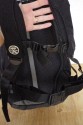CRUMPLER - THE KARACHI OUTPOST\n\nFoto und Text von Reinier Lissenberg - VIELEN DANK!\n\nKommentar:\n\nEine kurze Beschreibung (Ich hoffe das mein Deutsch noch zureichend ist):\nThe Karachi Outpost von Crumpler ist das Amerikanischer model von Crumplers Brain's Hottub. Es ist eine groe Tasche aber hat viel Tragekomfort. Alle Riemen sind ein zu stellen und man kann ein Statief mitnehmen. Die Aussenseite ist Wasserdicht ohne extra Schutz. Innen ist ein Notebook Fach (los zu nehmen) und viel Raum fr die Kamera, Lenzen und Zubehr (siehe Text auf Bilder).\n\nMit freundlichen Gre,\n\nReinier Lissenberg