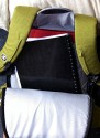 CRUMPLER - WARM SHOWER\n\nFoto und Text von Choirul Huda - VIELEN DANK!\n\nKommentar:\n\nHeute ist endlich mein Crumpler Warm Shower in der Farbe "Dark Grau  /Grau Army "  angekommen  danach mache ich gleich mal ein paar Bilder, \n\nDer Rucksack bietet reichlich platz fr ein bis zwei Kamera Bodys und Objektive sowie weiteres Zubehr. In bereich Fototasche (unter) kann man Zwei bodies und mit Kit Lens sowie Baterrie und Blizt reinpassen. Die Taschepolster kann herausgenommen werden, sodass die Tasche kann als allgemeine Tages Daypack benutzt werden. Die herausnehmbare Fototasche im inneren des Rucksackes ist ca. 34x48x15,5 cm gro.\n\nBeim Laptop bereich (hinter) gibt es doch eine Laptop Tasche und kleine Raum fuer ein paar Buch zu verstauen.  \n\nDer Rucksack hat laut Crumpler die Ma?e 35x54x25 cm und das Laptopfach reicht fr Laptops bis ca. 15 Zoll ( Wide ). Mit Laptop im Deckel passt er ca. 15 Zoll an und das aber finde ich sehr eng, trotzdem auf lngeren Touren absolut nicht ratsam...\n\nDer Rucksack ist zum Rcken hin extrem gut gepolstert und erhht durch einen zustzlichen Brust-, und Bauchgurt den Tragekomfort, auch bei schwerer Beladung, erheblich.\n\nAn den unteren Ecken sind (rechts sowie linksseitig) zwei kleine Taschen, wo z.B. das Handy oder ein MP3 Player Problemlos ihren Platz finden. Eine Kabelfhrung fr die Kopfhrer hat auch beim Crumpler  mit an den Trageriemen anzubringen.\n\nEs sind noch zwei weitere von au?en zu ffnende Fcher an dem Rucksack, die reichlich Stauraum bieten. Das groe Fach bietet ausreichend Platz fr Akkus, Speicherkarten und Schreibutensilien.\n\nDer Rucksack ist in den Farben "Ziegelrot /Weiss", "Dark grau/ Army Grau", "Weiss Grey / Grau" erhltlich.