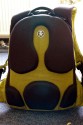 CRUMPLER - WARM SHOWER\n\nFoto und Text von Choirul Huda - VIELEN DANK!\n\nKommentar:\n\nHeute ist endlich mein Crumpler Warm Shower in der Farbe "Dark Grau  /Grau Army "  angekommen  danach mache ich gleich mal ein paar Bilder, \n\nDer Rucksack bietet reichlich platz fr ein bis zwei Kamera Bodys und Objektive sowie weiteres Zubehr. In bereich Fototasche (unter) kann man Zwei bodies und mit Kit Lens sowie Baterrie und Blizt reinpassen. Die Taschepolster kann herausgenommen werden, sodass die Tasche kann als allgemeine Tages Daypack benutzt werden. Die herausnehmbare Fototasche im inneren des Rucksackes ist ca. 34x48x15,5 cm gro.\n\nBeim Laptop bereich (hinter) gibt es doch eine Laptop Tasche und kleine Raum fuer ein paar Buch zu verstauen.  \n\nDer Rucksack hat laut Crumpler die Ma?e 35x54x25 cm und das Laptopfach reicht fr Laptops bis ca. 15 Zoll ( Wide ). Mit Laptop im Deckel passt er ca. 15 Zoll an und das aber finde ich sehr eng, trotzdem auf lngeren Touren absolut nicht ratsam...\n\nDer Rucksack ist zum Rcken hin extrem gut gepolstert und erhht durch einen zustzlichen Brust-, und Bauchgurt den Tragekomfort, auch bei schwerer Beladung, erheblich.\n\nAn den unteren Ecken sind (rechts sowie linksseitig) zwei kleine Taschen, wo z.B. das Handy oder ein MP3 Player Problemlos ihren Platz finden. Eine Kabelfhrung fr die Kopfhrer hat auch beim Crumpler  mit an den Trageriemen anzubringen.\n\nEs sind noch zwei weitere von au?en zu ffnende Fcher an dem Rucksack, die reichlich Stauraum bieten. Das groe Fach bietet ausreichend Platz fr Akkus, Speicherkarten und Schreibutensilien.\n\nDer Rucksack ist in den Farben "Ziegelrot /Weiss", "Dark grau/ Army Grau", "Weiss Grey / Grau" erhltlich.