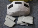 CRUMPLER - WARM SHOWER\n\nFoto und Text von Choirul Huda - VIELEN DANK!\n\nKommentar:\n\nHeute ist endlich mein Crumpler Warm Shower in der Farbe "Dark Grau  /Grau Army "  angekommen  danach mache ich gleich mal ein paar Bilder, \n\nDer Rucksack bietet reichlich platz fr ein bis zwei Kamera Bodys und Objektive sowie weiteres Zubehr. In bereich Fototasche (unter) kann man Zwei bodies und mit Kit Lens sowie Baterrie und Blizt reinpassen. Die Taschepolster kann herausgenommen werden, sodass die Tasche kann als allgemeine Tages Daypack benutzt werden. Die herausnehmbare Fototasche im inneren des Rucksackes ist ca. 34x48x15,5 cm gro.\n\nBeim Laptop bereich (hinter) gibt es doch eine Laptop Tasche und kleine Raum fuer ein paar Buch zu verstauen.  \n\nDer Rucksack hat laut Crumpler die Ma?e 35x54x25 cm und das Laptopfach reicht fr Laptops bis ca. 15 Zoll ( Wide ). Mit Laptop im Deckel passt er ca. 15 Zoll an und das aber finde ich sehr eng, trotzdem auf lngeren Touren absolut nicht ratsam...\n\nDer Rucksack ist zum Rcken hin extrem gut gepolstert und erhht durch einen zustzlichen Brust-, und Bauchgurt den Tragekomfort, auch bei schwerer Beladung, erheblich.\n\nAn den unteren Ecken sind (rechts sowie linksseitig) zwei kleine Taschen, wo z.B. das Handy oder ein MP3 Player Problemlos ihren Platz finden. Eine Kabelfhrung fr die Kopfhrer hat auch beim Crumpler  mit an den Trageriemen anzubringen.\n\nEs sind noch zwei weitere von au?en zu ffnende Fcher an dem Rucksack, die reichlich Stauraum bieten. Das groe Fach bietet ausreichend Platz fr Akkus, Speicherkarten und Schreibutensilien.\n\nDer Rucksack ist in den Farben "Ziegelrot /Weiss", "Dark grau/ Army Grau", "Weiss Grey / Grau" erhltlich.