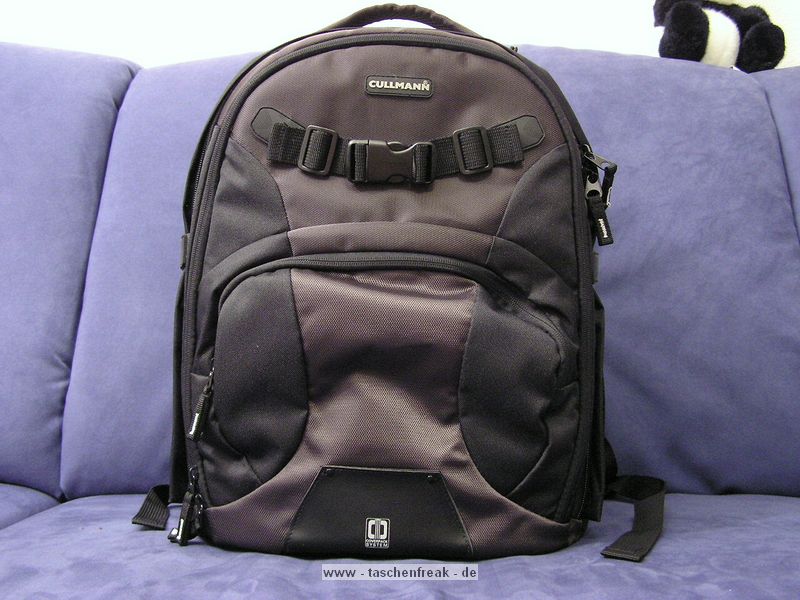 CULLMANN BACK PACK 600\n\nFoto und Text von Thomas WIll - VIELEN DANK!!\n\nKommentar:\n\nHallo Jrg,\n\nes hat jetzt ein bischen gedauert, aber hier sind die Fotos.\nEs ist ein Cullmann Back Pack 600 + in black/grey.\nDas Notebookfach habe ich nicht fotografiert, weil es da nicht viel zu sehen \ngibt. Es pat ein 15,4 Zoll (IBM Thinkpad T60) bequem rein.\n\nDie Ausrstung ist noch nicht so arg viel, weil ich gerade mit DSLR anfange.\nEs ist eine Canon D60 mit einem 580 EX II (oben quer) in seiner Schutzhlle, \ndaneben das Netzteil fr den Akku mit Kabel.\n\nDie Fcher und Netze in den Deckeln sind sehr grorumig. Darin sind die \nAnleitungen fr Kamera und Blitz und 2x4 Akkus verstaut, was auf den Fotos gar \nnicht auffllt.\nDie Polsterung (auch am Rcken) ist sehr ppig. \n\nSchne Gre\nThomas