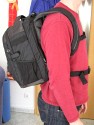 CULLMANN BACK PACK 600\n\nFoto und Text von Thomas WIll - VIELEN DANK!!\n\nKommentar:\n\nHallo Jrg,\n\nes hat jetzt ein bischen gedauert, aber hier sind die Fotos.\nEs ist ein Cullmann Back Pack 600 + in black/grey.\nDas Notebookfach habe ich nicht fotografiert, weil es da nicht viel zu sehen \ngibt. Es pat ein 15,4 Zoll (IBM Thinkpad T60) bequem rein.\n\nDie Ausrstung ist noch nicht so arg viel, weil ich gerade mit DSLR anfange.\nEs ist eine Canon D60 mit einem 580 EX II (oben quer) in seiner Schutzhlle, \ndaneben das Netzteil fr den Akku mit Kabel.\n\nDie Fcher und Netze in den Deckeln sind sehr grorumig. Darin sind die \nAnleitungen fr Kamera und Blitz und 2x4 Akkus verstaut, was auf den Fotos gar \nnicht auffllt.\nDie Polsterung (auch am Rcken) ist sehr ppig. \n\nSchne Gre\nThomas