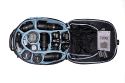 CULLMANN COMO 3 FLEX\n\nFoto und Kommentar von User i-photo - VIELEN DANK!\n\nKommentar:\n\nCULLMANN COMO 3Flex\n\nDer erste unbefangene optische Eindruck : schick! Nicht auffllig oder besonders extravagant, sondern einfach nur dezent und schick in schwarz und grau gehalten. \n\nAls nchstes fiel sofort das neue 3in1-System ins Auge. Eine modulare Schultertasche welche sich in den Rucksack als solchen integrieren lsst, oder aber in abgenommenem Zustand mit einem Tragegurt zur gerumigen Schultertasche fr die kleinere Ausrstung oder fr Tagestouren umfunktioniert werden kann. Hier passt sogar eine Kamera mit angesetzem 70-200mm/2.8 Objektiv und einigen mittleren Linsen nebst etwas Zubehr hinein. Je nach Art und Weise der Bestckung bekommt man hier sogar die in ihrer Bauart etwas hheren Profikameras bzw. Kameras mit montiertem Hochformat/Batteriegriff gut verstaut.\n\nMchte man diese Schultertasche integriert in dem Mega-Staufach des Rucksacks transportieren, geht das leider etwas zu lasten des restlichen Platzangebots des Como 3Flex. Ein relativ groer Raum im Inneren muss fr das sogenannte Inversfach bzw. umgestlpte Mega-Staufach reserviert werden. \nLeider kann es hier schon mal vorkommen, dass die beladene Schultertasche beim ffnen des Rucksackdeckels aus ihrer Position rutscht, da keine effektive Fixierung vorhanden ist.\nEntschliet man sich aber fr eine getrennte Verwendung der beiden Komponenten, stehen einem wirklich ausreichend viel Platz fr Equipment zur Verfgung. Denn nun kann man auf das komplette und sehr grozgige Platzangebot des gerumigen Rucksacks zurckgreifen.\nJe nach Bestckung passt sogar ein zusammengefalteter 100cm Rundreflektor zustzlich zu Kamera und Objektiven in sein Innerstes. \nDa man nun das MegaStaufach nicht mehr fr die Schultertasche bentigt, kann man es nach auen stlpen und diesem Raum ebenfalls fr zustzliches sperriges Equipment wie z.B. einer Regenjacke oder einen Regenschutzhlle fr seine Kamera nutzen. Hier wre allerdings eine verschliebare Fachtrennung angebracht gewesen. \nDie zahlreichen Fachtrennelemente lassen eine Vielzahl unterschiedlicher Bestckungsvarianten zu. Neben einigen Netzfchern fr diverses Kleinzubehr an verschiedenen Positionen im Rucksack, befindet sich im nach auen gut komfortabel gepolsterten Rckenteil ein weiches Fach, welches gengend Platz fr ein 15,4 Zoll Notebook bietet. \n\nStatt des blichen gewhnlichen Clipverschluss an Schulter und Beckengurten verwendet Cullmann bei diesem Rucksack einen runden Clipverschluss, wie er u.a. auch immer fters im Tauchsport an Tarierjackets Verwendung findet. Gemessen an dem mglichen Gewicht, welcher ein voll bestckter Fotorucksack auf die Waage bringen kann, knnten die eigentlich gut verarbeiteten Schultergurte etwas mehr Polsterung vertragen. \nAm Becken/Hftgurt, dessen Funktion nicht nur eine Fixierung am Krper sondern eher sogar eine Gewichtsentlastung der Wirbelsule darstellen sollte, fehlt sie leider an den entscheidenden Stellen sogar ganz. \nDie auen befindlichen abschliebaren Reiverschlsse des COMO 3Flex werden durch eine Schutzlippe gegen Staub, Dreck und womglich auch gegen leichtes Spritzwasser geschtzt.\n\nBei einigen Fachtrennern haben sich die angenhten Klettverschlsse schon bei Erstbenutzung in wohlgefallen aufgelst und die die leider nicht fixierbaren Stativbefestigungsgurte kann man mglicherweise leider sehr schnell verlieren da sie  keine Clipverschlsse aufweisen.\n\nZum mitgelieferten Zubehr gehren u.a. neben den beiden Regenschutzhllen ein Schultergurt fr die abnehmbare Schultertasche, drei Sicherungsgurte um das Equipment in seinen Fchern gegen herausfallen zu sichern (Ein Netzdeckel, welcher ber alle Fcher geht wre allerdings deutlich effektiver), eine Speicherkartentasche und zwei Stativbefestigungsriemen, mit denen man sein Kamerastativ oder anderes Equipment an mindestens drei Seiten des Rucksacks befestigen kann.\n\n\nMein persnliches Fazit:\n\nDie Firma Cullmann wirbt fr diesen Rucksack mit einem "Plus X Award" als Auszeichnung fr Bedienkomfort. \nIch konnte im Rucksackgrundkonzept zwar die Bemhung entdecken ein fotografenfreundliches Rucksacksystem zu entwickeln. Allerdings war ich dann doch sehr enttuscht von der unkonsequenten Durchfhrung dieses Konzepts die fr mich mehr oder weniger nur eine Kompromisslsung darstellt. Meiner Meinung nach wichtige und offensichtlich sofort ins Auge stechende Logistikfehler wurden nicht innovativ gelst. Dieses wre meiner Meinung nach mit den einfachsten Mitteln und vermutlich auch relativ geringem Kostenaufwand zur Kundenzufriedenheit machbar gewesen. Bei einem Hersteller UVP von 269,99  htte man etwas mehr erwarten knnen.\n\nZitat Firma Cullmann: "Das Konzept fr den neuen flexiblen Rucksack Como 3Flex ist das Resultat vieler Gesprche mit Profi- und Hobbyfotografen, die uns ihre persnlichen Erfahrungen im Einsatz und Umgang mit einem Fotorucksack mitgeteilt haben sowie ihre Anforderungen und Wnsche, die sie an ein alltagstaugliches Produkt stellen."\n\nIch habe den Rucksack ebenfalls, in recht groer Runde, einigen Profi und Amateurfotografen vorgestellt und sie uneingenommen nach ihrer Meinung gefragt.\nErgebnis war, dass innerhalb krzester Zeit alle Schwachstellen, welche ich selbst bemerkt habe, aufgedeckt und bemngelt wurden. Hierzu kamen ebenfalls die einfachsten Optimierungsvorschlge.\n\nDieser Text ist © Copyright 2009 by  [ I ] photo - Vielen Dank fr die Freigabe zur Verffentlichung auf Taschenfreak.de!