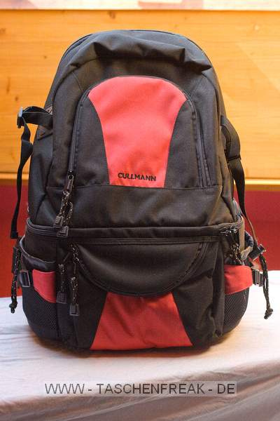 CULLMANN RANGER COMFORT\n\nFoto und Text von Claudia H. - VIELEN DANK!\n\nKommentar:\n\nDer Cullmann Ranger Comfort hat ein Daypack und kein Notebook-Fach und kostet zur Zeit ab ca. 70,-.\n\nMae (B x H x T): \nDaypack: 20 x 27 x 17 cm\nKamerafach: 31 x 27 x 17 cm\n\nGewicht: 1369 g\n\nIns Kamerafach passen ungefhr zwei kleine Kameras (Canon EOS 400D) mit angesetztem Objektiv und drei weitere Objektive.