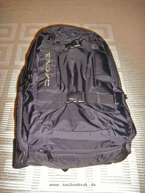 DAKINE MISSION PHOTO\n\nFoto und Text von Bjrn - VIELEN DANK!\n\nKommentar:\n\nHallo\n\nWie ich beim suchen nach einem Rucksack feststellen musste gibt es keinen Review vom Dakine Mission Photo. Den habe ich mir dann bei Amazon bestellt zusammen mit dem Sequence 2009 der mir dann aber doch zu gro war.\n\nAnbei einpaar Bilder die sie gerne Verffentlichen drfen aber nur mit meinem Vornamen bitte!\nIch hoffe sie reichen aus!\n\nGru Bjrn