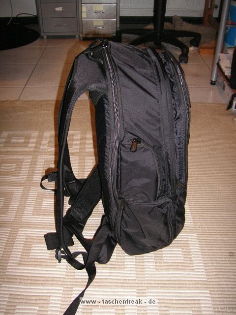 DAKINE MISSION PHOTO\n\nFoto und Text von Bjrn - VIELEN DANK!\n\nKommentar:\n\nHallo\n\nWie ich beim suchen nach einem Rucksack feststellen musste gibt es keinen Review vom Dakine Mission Photo. Den habe ich mir dann bei Amazon bestellt zusammen mit dem Sequence 2009 der mir dann aber doch zu gro war.\n\nAnbei einpaar Bilder die sie gerne Verffentlichen drfen aber nur mit meinem Vornamen bitte!\nIch hoffe sie reichen aus!\n\nGru Bjrn