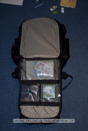 DAKINE RELOAD\n\nFoto von Peter Mnzer - VIELEN DANK!\n\nKommentar des Nutzers:\n\nHallo Taschenfreak!\n\nNachdem ich noch etwas gezgert habe, ob ich den Rucksack berhaupt behalten sollte, hier jetz mal die Vorstellung meiner Neuerwerbung:\n\nDas gute Stck auf den Bildern ist ein Dakine Reload Fotorucksack.\nDie herausragendsten Merkmale dieses Mittelgroen Rucksacks sind wohl:\n\n- Spritzwassergeschtzte Reiverschlsse\n- ein Notebookfach fr bis zu 15,4" grosse Notebooks\n- Zugang zur Fotoabteilung ber die Rckenseite\n\nAnsonsten lasse ich, wie immer, gerne Bilder sprechen ;-)\n\nVielen Dank fr deine hervoragende Website, die mir bei der suche nach neuem Transportequipment schon sehr weitergeholfen hat.\n\nViele Grsse\nPeter Mnzer\n\nNachtrag aus ITPC Daten des Users:\n\ngeschlossener berwurf