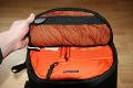 DELSEY 53\n\nFoto von Jens Krmer - VIELEN DANK!\n\nKommentar des Nutzers:\n\nDies ist der groe Rucksack fr Ihre digitale SLR oder professionelle Kleinbildkamera und Ihr Notebook, Stativ und Zubehr, wenn Sie auf Reisen auf Komfort und Mobilitt nicht verzichten wollen. Ein gepolstertes Kamerafach und das ebenfalls gepolsterte Fach fr 17"-Notebooks mit weichem Mikrofaser-Bezug schtzen Ihre Ausrstung ebenso wie der serienmige Schlechtwetter-berzug.\n \nAusstattung:\nAirline Carry-on, Front-Organizer-Tasche mit vielen Fchern, Gepolstertes Hauptfach, Gepolstertes Notebook-Fach (17"), Netztasche mit Reiverschluss, Schlechtwetter-berzug, Stativ-Tragevorrichtung, Verstellbares, gepolstertes Tragesystem, Zwei Schlsser\n \nVariable Inneneinrichtung fr 1 oder 2 DSLRs oder 35mm-SLRs mit Wechselobjektiven, Profi-Blitz, 17"-Notebook, viel Zubehr und Reiseutensilien.\n \nAbmessungen: \nInnen: 41 cm x 12 cm x 33 cm\nAuen: 47.5 cm x 29 cm x 35 cm\nFassungsvermgen: 16,24 ltr\nGewicht: 2,125 kg\n\nIch habe mit die EOS 350d Blitz Canon 430EX, Canon 70-200mm 2,8L, Canon 70-300IS, 17-55IS, 50mm 1,4, 60mm 2,8 Makro. Akkus, 15,4Zoll Laptop, Kleinkram fr die Kamera.\n\nGru Jens