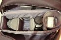 DELSEY COMPUTERCASE 16\n\nFoto und Kommentar von einem netten User der Anonym bleiben mchte - VIELEN DANK!\n\nKommentar:\n\nHallo Jrg\n\nDeine Seite ist super! Deshalb hier mein Beitrag (Bitte meinen Namen nicht erwhnen):\n\nDelsey Computercase 16 bzw. Briefcase 16 ist eine gerumige, elegante, robuste, hochwertig verarbeitete, gut gepolsterte, preiswerte Fototasche mit viel Platz fr Laptop (abgebildet ist ein 12"  Powerbook), Bibel, Graukarte, Ordner, Schlafanzug, Zahnbrste, ....  \n\nDie Kamera (Canon 40D) mit Objektiv (17-40) hat natrlich auch noch Platz, aber irgendwie musste ich ja die Fotos machen! Zur Illustration habe ich bei einem Foto ein altes EOS-5 Gehuse draufgelegt. Der Blitz lsst sich sogar mit aufgesetztem Gary Fong Diffusor verstauen. Auch grssere Objektive haben gut Platz.\n\nDie Tasche ist Ideal fr Konzerte, Konferenzen, Seminare, Hochzeiten, Veranstaltungen, Familienfeiern.\n\nObwohl der Tragriemen sehr gut gepolstert ist, bevorzuge ich fr Reisen einen Rucksack mit einem guten Tragsystem (ACS Fotopack von Jack Wolfskin). Das ist fr weite Strecken bequemer.\n\nGrsse