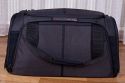 DELSEY PRO 1\n\nFoto und Kommentar von Stefan Schfer - VIELEN DANK!\n\nKommentar:\n\nHallo,\n\nwrde gerne die Bilder dieser Tasche fr eure Seite zur Verfgung stellen:\n\nDelsey Pro 1.\n\n(Zur Grenvorstellung die 1,5L Flasche Wasser)\n\nWirklich viel Platz , ich habe eine 5D mit Batteriegriff und angesetztem 70-200 2.8 L IS, eine 40D mit Batteriegriff und 50mm 1.4, zwei zustzliche Objektive, Blitz 580 EX II und diverses Zubehr drin. Ist noch weiterer Platz. Also, wer eine wirklich groe Tasche fr viel Equipment braucht - ich kann diese nur empfehlen. Von der Verarbeitung und Qualitt des Materials her wrde ich behaupten wollen, besser als Lowepro.\n\nDie Griffe sind "versenkbar", der Schulterriemen ist super gepolstert, Bodenplatte fest - hnlich einer Sporttasche mit Standfen, das Regencover ist gut verstaut, das Hauptfach lsst sich mit einem mitgelieferten Bgelschlo verschlieen und in zwei Ebenen aufteilen. Toll sind auch die mitgelieferten Objektivschutzhllen.\n\nGru, Stefan Schfer