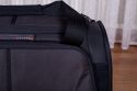 DELSEY PRO 1\n\nFoto und Kommentar von Stefan Schfer - VIELEN DANK!\n\nKommentar:\n\nHallo,\n\nwrde gerne die Bilder dieser Tasche fr eure Seite zur Verfgung stellen:\n\nDelsey Pro 1.\n\n(Zur Grenvorstellung die 1,5L Flasche Wasser)\n\nWirklich viel Platz , ich habe eine 5D mit Batteriegriff und angesetztem 70-200 2.8 L IS, eine 40D mit Batteriegriff und 50mm 1.4, zwei zustzliche Objektive, Blitz 580 EX II und diverses Zubehr drin. Ist noch weiterer Platz. Also, wer eine wirklich groe Tasche fr viel Equipment braucht - ich kann diese nur empfehlen. Von der Verarbeitung und Qualitt des Materials her wrde ich behaupten wollen, besser als Lowepro.\n\nDie Griffe sind "versenkbar", der Schulterriemen ist super gepolstert, Bodenplatte fest - hnlich einer Sporttasche mit Standfen, das Regencover ist gut verstaut, das Hauptfach lsst sich mit einem mitgelieferten Bgelschlo verschlieen und in zwei Ebenen aufteilen. Toll sind auch die mitgelieferten Objektivschutzhllen.\n\nGru, Stefan Schfer