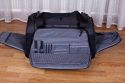 DELSEY PRO 1\n\nFoto und Kommentar von Stefan Schfer - VIELEN DANK!\n\nKommentar:\n\nHallo,\n\nwrde gerne die Bilder dieser Tasche fr eure Seite zur Verfgung stellen:\n\nDelsey Pro 1.\n\n(Zur Grenvorstellung die 1,5L Flasche Wasser)\n\nWirklich viel Platz , ich habe eine 5D mit Batteriegriff und angesetztem 70-200 2.8 L IS, eine 40D mit Batteriegriff und 50mm 1.4, zwei zustzliche Objektive, Blitz 580 EX II und diverses Zubehr drin. Ist noch weiterer Platz. Also, wer eine wirklich groe Tasche fr viel Equipment braucht - ich kann diese nur empfehlen. Von der Verarbeitung und Qualitt des Materials her wrde ich behaupten wollen, besser als Lowepro.\n\nDie Griffe sind "versenkbar", der Schulterriemen ist super gepolstert, Bodenplatte fest - hnlich einer Sporttasche mit Standfen, das Regencover ist gut verstaut, das Hauptfach lsst sich mit einem mitgelieferten Bgelschlo verschlieen und in zwei Ebenen aufteilen. Toll sind auch die mitgelieferten Objektivschutzhllen.\n\nGru, Stefan Schfer