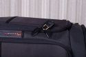 DELSEY PRO 1\n\nFoto und Kommentar von Stefan Schfer - VIELEN DANK!\n\nKommentar:\n\nHallo,\n\nwrde gerne die Bilder dieser Tasche fr eure Seite zur Verfgung stellen:\n\nDelsey Pro 1.\n\n(Zur Grenvorstellung die 1,5L Flasche Wasser)\n\nWirklich viel Platz , ich habe eine 5D mit Batteriegriff und angesetztem 70-200 2.8 L IS, eine 40D mit Batteriegriff und 50mm 1.4, zwei zustzliche Objektive, Blitz 580 EX II und diverses Zubehr drin. Ist noch weiterer Platz. Also, wer eine wirklich groe Tasche fr viel Equipment braucht - ich kann diese nur empfehlen. Von der Verarbeitung und Qualitt des Materials her wrde ich behaupten wollen, besser als Lowepro.\n\nDie Griffe sind "versenkbar", der Schulterriemen ist super gepolstert, Bodenplatte fest - hnlich einer Sporttasche mit Standfen, das Regencover ist gut verstaut, das Hauptfach lsst sich mit einem mitgelieferten Bgelschlo verschlieen und in zwei Ebenen aufteilen. Toll sind auch die mitgelieferten Objektivschutzhllen.\n\nGru, Stefan Schfer