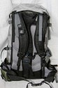 DEUTER 45+\n\nFoto von Matthias Helling - VIELEN DANK!\n\nKommentar des Nutzers:\n\nWandern mit Fotoausrstung!\nNachdem ich aus diesem Forum einige ntzliche Anregungen erhalten habe, mchte ich meine Lsung beitragen.\n\nIch habe mir einen Deuter Guide 45+ zugelegt (von Berfhrern empfohlen).\nDer hat ein sehr groes Bodenfach, dass weit zu ffnen ist. Dort habe ich das Inlet des Crumpler Fourninety Daily L (passen auch die Polsterteile billiger Fototaschen) hineingesteckt und bewahre bequem ein 100-400 mit umgedrehter Geli, eine 30D mit angesetztem 24-105 und ein Tokina 12-24 auf. hnlich der Rover-Serie komme ich da ganz gut dran. Dann habe ich noch ein riesiges Hauptfach, welches sogar einen Zugang von der Seite ermglicht. Dort knnt ihr massenweise Essen, Klamotten oder wers mag, noch ein weiteres Tele hineinstecken. An den Seiten sind stabile Skihalter die ohne Probleme ein Stativ aufnehmen und diverse Befestigungsmglichkeiten.\nZwei Deckelfcher nehmen Kleinteile auf, Handy, GPS, MP3 kommen mit geiegneten Taschen an Schultergurt und das restliche Kleinzeug kommt in kleinen Deuter-Waschbeutel ins hauptfach.\n\nMit dieser Befllung und einem Benro C258 trgt er sich sehr angenehm und ausgewogen und auch kurze Kletterpassagen sind gut zu bewltigen(als Kletterrucksack konzipiert ist er relativ schmal und hat ein super Tragesystem). Auch mit einem deutlich schwereren 055 habe ich ihn schon benutzt.\n\nFazit:\n++ sehr gutes Tragesystem\n++ massig Stauraum, flexible Befllung\n++ Stativbefestigung\n++ Preis 130,-\n++ sieht nicht aus nach "klau mich"\n++ auch ohne Fotokrempel nutzbar\n++ Handgepcktauglich (drft halt das Hauptfach nicht so vollstopfen, sonst werdet ihr gleich auf die Waage geschickt) \n++ 13" Macbook ist auch schon mitgeflogen (geht aber auch grer)\n++ Trinksystem vorbereitet (wrde ich aber nochmal in Plastiktte stecken, hab schon Pferde k... , h Camelbags platzen gesehen\n++ mit Optitech Kamerabefestigung klinke ich Kamera an Tragegestell und der Nacken schmerzt nicht mehr\n++ stabile Steigeisenhalterungen an Hftgurtflgeln( z.B. Sliplocktaschen oder hnliches fr schnellen Zugriff)\n\n-- keinen integrierten Regenschutz(halbe Stunde kein Problem! ansonsten universelle Rucksackregenhlle)\n\nIch hoffe ich konnte helfen.\n\nGru\nMatthias