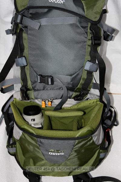 DEUTER 45+\n\nFoto von Matthias Helling - VIELEN DANK!\n\nKommentar des Nutzers:\n\nWandern mit Fotoausrstung!\nNachdem ich aus diesem Forum einige ntzliche Anregungen erhalten habe, mchte ich meine Lsung beitragen.\n\nIch habe mir einen Deuter Guide 45+ zugelegt (von Berfhrern empfohlen).\nDer hat ein sehr groes Bodenfach, dass weit zu ffnen ist. Dort habe ich das Inlet des Crumpler Fourninety Daily L (passen auch die Polsterteile billiger Fototaschen) hineingesteckt und bewahre bequem ein 100-400 mit umgedrehter Geli, eine 30D mit angesetztem 24-105 und ein Tokina 12-24 auf. hnlich der Rover-Serie komme ich da ganz gut dran. Dann habe ich noch ein riesiges Hauptfach, welches sogar einen Zugang von der Seite ermglicht. Dort knnt ihr massenweise Essen, Klamotten oder wers mag, noch ein weiteres Tele hineinstecken. An den Seiten sind stabile Skihalter die ohne Probleme ein Stativ aufnehmen und diverse Befestigungsmglichkeiten.\nZwei Deckelfcher nehmen Kleinteile auf, Handy, GPS, MP3 kommen mit geiegneten Taschen an Schultergurt und das restliche Kleinzeug kommt in kleinen Deuter-Waschbeutel ins hauptfach.\n\nMit dieser Befllung und einem Benro C258 trgt er sich sehr angenehm und ausgewogen und auch kurze Kletterpassagen sind gut zu bewltigen(als Kletterrucksack konzipiert ist er relativ schmal und hat ein super Tragesystem). Auch mit einem deutlich schwereren 055 habe ich ihn schon benutzt.\n\nFazit:\n++ sehr gutes Tragesystem\n++ massig Stauraum, flexible Befllung\n++ Stativbefestigung\n++ Preis 130,-\n++ sieht nicht aus nach "klau mich"\n++ auch ohne Fotokrempel nutzbar\n++ Handgepcktauglich (drft halt das Hauptfach nicht so vollstopfen, sonst werdet ihr gleich auf die Waage geschickt) \n++ 13" Macbook ist auch schon mitgeflogen (geht aber auch grer)\n++ Trinksystem vorbereitet (wrde ich aber nochmal in Plastiktte stecken, hab schon Pferde k... , h Camelbags platzen gesehen\n++ mit Optitech Kamerabefestigung klinke ich Kamera an Tragegestell und der Nacken schmerzt nicht mehr\n++ stabile Steigeisenhalterungen an Hftgurtflgeln( z.B. Sliplocktaschen oder hnliches fr schnellen Zugriff)\n\n-- keinen integrierten Regenschutz(halbe Stunde kein Problem! ansonsten universelle Rucksackregenhlle)\n\nIch hoffe ich konnte helfen.\n\nGru\nMatthias