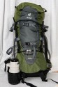 DEUTER 45+\n\nFoto von Matthias Helling - VIELEN DANK!\n\nKommentar des Nutzers:\n\nWandern mit Fotoausrstung!\nNachdem ich aus diesem Forum einige ntzliche Anregungen erhalten habe, mchte ich meine Lsung beitragen.\n\nIch habe mir einen Deuter Guide 45+ zugelegt (von Berfhrern empfohlen).\nDer hat ein sehr groes Bodenfach, dass weit zu ffnen ist. Dort habe ich das Inlet des Crumpler Fourninety Daily L (passen auch die Polsterteile billiger Fototaschen) hineingesteckt und bewahre bequem ein 100-400 mit umgedrehter Geli, eine 30D mit angesetztem 24-105 und ein Tokina 12-24 auf. hnlich der Rover-Serie komme ich da ganz gut dran. Dann habe ich noch ein riesiges Hauptfach, welches sogar einen Zugang von der Seite ermglicht. Dort knnt ihr massenweise Essen, Klamotten oder wers mag, noch ein weiteres Tele hineinstecken. An den Seiten sind stabile Skihalter die ohne Probleme ein Stativ aufnehmen und diverse Befestigungsmglichkeiten.\nZwei Deckelfcher nehmen Kleinteile auf, Handy, GPS, MP3 kommen mit geiegneten Taschen an Schultergurt und das restliche Kleinzeug kommt in kleinen Deuter-Waschbeutel ins hauptfach.\n\nMit dieser Befllung und einem Benro C258 trgt er sich sehr angenehm und ausgewogen und auch kurze Kletterpassagen sind gut zu bewltigen(als Kletterrucksack konzipiert ist er relativ schmal und hat ein super Tragesystem). Auch mit einem deutlich schwereren 055 habe ich ihn schon benutzt.\n\nFazit:\n++ sehr gutes Tragesystem\n++ massig Stauraum, flexible Befllung\n++ Stativbefestigung\n++ Preis 130,-\n++ sieht nicht aus nach "klau mich"\n++ auch ohne Fotokrempel nutzbar\n++ Handgepcktauglich (drft halt das Hauptfach nicht so vollstopfen, sonst werdet ihr gleich auf die Waage geschickt) \n++ 13" Macbook ist auch schon mitgeflogen (geht aber auch grer)\n++ Trinksystem vorbereitet (wrde ich aber nochmal in Plastiktte stecken, hab schon Pferde k... , h Camelbags platzen gesehen\n++ mit Optitech Kamerabefestigung klinke ich Kamera an Tragegestell und der Nacken schmerzt nicht mehr\n++ stabile Steigeisenhalterungen an Hftgurtflgeln( z.B. Sliplocktaschen oder hnliches fr schnellen Zugriff)\n\n-- keinen integrierten Regenschutz(halbe Stunde kein Problem! ansonsten universelle Rucksackregenhlle)\n\nIch hoffe ich konnte helfen.\n\nGru\nMatthias