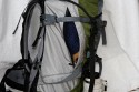 DEUTER 45+\n\nFoto von Matthias Helling - VIELEN DANK!\n\nKommentar des Nutzers:\n\nWandern mit Fotoausrstung!\nNachdem ich aus diesem Forum einige ntzliche Anregungen erhalten habe, mchte ich meine Lsung beitragen.\n\nIch habe mir einen Deuter Guide 45+ zugelegt (von Berfhrern empfohlen).\nDer hat ein sehr groes Bodenfach, dass weit zu ffnen ist. Dort habe ich das Inlet des Crumpler Fourninety Daily L (passen auch die Polsterteile billiger Fototaschen) hineingesteckt und bewahre bequem ein 100-400 mit umgedrehter Geli, eine 30D mit angesetztem 24-105 und ein Tokina 12-24 auf. hnlich der Rover-Serie komme ich da ganz gut dran. Dann habe ich noch ein riesiges Hauptfach, welches sogar einen Zugang von der Seite ermglicht. Dort knnt ihr massenweise Essen, Klamotten oder wers mag, noch ein weiteres Tele hineinstecken. An den Seiten sind stabile Skihalter die ohne Probleme ein Stativ aufnehmen und diverse Befestigungsmglichkeiten.\nZwei Deckelfcher nehmen Kleinteile auf, Handy, GPS, MP3 kommen mit geiegneten Taschen an Schultergurt und das restliche Kleinzeug kommt in kleinen Deuter-Waschbeutel ins hauptfach.\n\nMit dieser Befllung und einem Benro C258 trgt er sich sehr angenehm und ausgewogen und auch kurze Kletterpassagen sind gut zu bewltigen(als Kletterrucksack konzipiert ist er relativ schmal und hat ein super Tragesystem). Auch mit einem deutlich schwereren 055 habe ich ihn schon benutzt.\n\nFazit:\n++ sehr gutes Tragesystem\n++ massig Stauraum, flexible Befllung\n++ Stativbefestigung\n++ Preis 130,-\n++ sieht nicht aus nach "klau mich"\n++ auch ohne Fotokrempel nutzbar\n++ Handgepcktauglich (drft halt das Hauptfach nicht so vollstopfen, sonst werdet ihr gleich auf die Waage geschickt) \n++ 13" Macbook ist auch schon mitgeflogen (geht aber auch grer)\n++ Trinksystem vorbereitet (wrde ich aber nochmal in Plastiktte stecken, hab schon Pferde k... , h Camelbags platzen gesehen\n++ mit Optitech Kamerabefestigung klinke ich Kamera an Tragegestell und der Nacken schmerzt nicht mehr\n++ stabile Steigeisenhalterungen an Hftgurtflgeln( z.B. Sliplocktaschen oder hnliches fr schnellen Zugriff)\n\n-- keinen integrierten Regenschutz(halbe Stunde kein Problem! ansonsten universelle Rucksackregenhlle)\n\nIch hoffe ich konnte helfen.\n\nGru\nMatthias