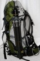 DEUTER 45+\n\nFoto von Matthias Helling - VIELEN DANK!\n\nKommentar des Nutzers:\n\nWandern mit Fotoausrstung!\nNachdem ich aus diesem Forum einige ntzliche Anregungen erhalten habe, mchte ich meine Lsung beitragen.\n\nIch habe mir einen Deuter Guide 45+ zugelegt (von Berfhrern empfohlen).\nDer hat ein sehr groes Bodenfach, dass weit zu ffnen ist. Dort habe ich das Inlet des Crumpler Fourninety Daily L (passen auch die Polsterteile billiger Fototaschen) hineingesteckt und bewahre bequem ein 100-400 mit umgedrehter Geli, eine 30D mit angesetztem 24-105 und ein Tokina 12-24 auf. hnlich der Rover-Serie komme ich da ganz gut dran. Dann habe ich noch ein riesiges Hauptfach, welches sogar einen Zugang von der Seite ermglicht. Dort knnt ihr massenweise Essen, Klamotten oder wers mag, noch ein weiteres Tele hineinstecken. An den Seiten sind stabile Skihalter die ohne Probleme ein Stativ aufnehmen und diverse Befestigungsmglichkeiten.\nZwei Deckelfcher nehmen Kleinteile auf, Handy, GPS, MP3 kommen mit geiegneten Taschen an Schultergurt und das restliche Kleinzeug kommt in kleinen Deuter-Waschbeutel ins hauptfach.\n\nMit dieser Befllung und einem Benro C258 trgt er sich sehr angenehm und ausgewogen und auch kurze Kletterpassagen sind gut zu bewltigen(als Kletterrucksack konzipiert ist er relativ schmal und hat ein super Tragesystem). Auch mit einem deutlich schwereren 055 habe ich ihn schon benutzt.\n\nFazit:\n++ sehr gutes Tragesystem\n++ massig Stauraum, flexible Befllung\n++ Stativbefestigung\n++ Preis 130,-\n++ sieht nicht aus nach "klau mich"\n++ auch ohne Fotokrempel nutzbar\n++ Handgepcktauglich (drft halt das Hauptfach nicht so vollstopfen, sonst werdet ihr gleich auf die Waage geschickt) \n++ 13" Macbook ist auch schon mitgeflogen (geht aber auch grer)\n++ Trinksystem vorbereitet (wrde ich aber nochmal in Plastiktte stecken, hab schon Pferde k... , h Camelbags platzen gesehen\n++ mit Optitech Kamerabefestigung klinke ich Kamera an Tragegestell und der Nacken schmerzt nicht mehr\n++ stabile Steigeisenhalterungen an Hftgurtflgeln( z.B. Sliplocktaschen oder hnliches fr schnellen Zugriff)\n\n-- keinen integrierten Regenschutz(halbe Stunde kein Problem! ansonsten universelle Rucksackregenhlle)\n\nIch hoffe ich konnte helfen.\n\nGru\nMatthias