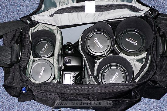 DOMKE J1\n\nFoto von Jrg Langer\n\nKommentar des Nutzers:\n\nProfi Tasche aus USA.\n\nDer Balistic Nylon SToff ist das strapazierfhigste Material das man bekommen kann fr eine Fototache. Die Auentaschen sind extrem gut nutzbar. Der Metalsenverschluss vorne an der Tasche ist etwas hakelig aber extrem gut verschlossen und das auch im groen "Reportagedschungel". DIe beiden Vordertaschen sind fr groe Systemblitzgerte ausgelegt und das sit sehr praktisch. Die Inneneinteilungen sind leider fr 2,8er Optiken etwas "eng" aber trotzdem gut nutzbar.\n\nDomke ist nach wie vor sehr gut aber in Deutschland berteuert. Think Tank Photo ist auf selben hohen Verarbeitungsniveau und in DE besser lieferbar.
