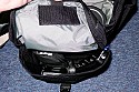DOMKE J1\n\nFoto von Jrg Langer\n\nKommentar des Nutzers:\n\nProfi Tasche aus USA.\n\nDer Balistic Nylon SToff ist das strapazierfhigste Material das man bekommen kann fr eine Fototache. Die Auentaschen sind extrem gut nutzbar. Der Metalsenverschluss vorne an der Tasche ist etwas hakelig aber extrem gut verschlossen und das auch im groen "Reportagedschungel". DIe beiden Vordertaschen sind fr groe Systemblitzgerte ausgelegt und das sit sehr praktisch. Die Inneneinteilungen sind leider fr 2,8er Optiken etwas "eng" aber trotzdem gut nutzbar.\n\nDomke ist nach wie vor sehr gut aber in Deutschland berteuert. Think Tank Photo ist auf selben hohen Verarbeitungsniveau und in DE besser lieferbar.