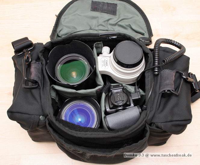 Domke J3 von innen\n16-35, 24-70, 70-200 IS, Speedlite 580 EX mit Batteriepack, Kamera in den Seitentaschen ohne Polster\nFoto von Christian Ohlig - DANKE DAFR !