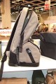Foto von Jrg Langer\n\nKommentar des Nutzers:\n\nLeider kennen wir keine genaue Bezeichnung des Rucksacks, dessen Fargebung sicher auch "etwas anders" ist aber funktional ein gelunges Teil.\n\nGesehen und fotografiert \nPHOTOKINA 2006\nvom 26.09.2006 - 01.10.2006