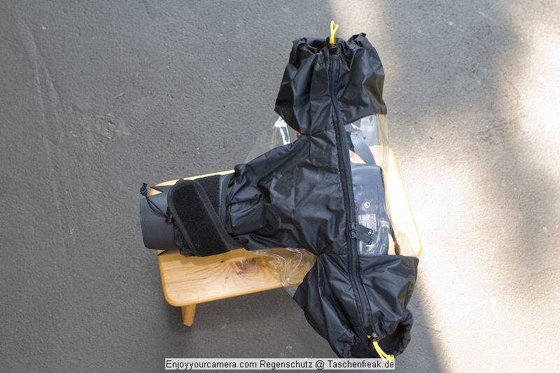 Enjoyyourcamera.com - Regenschutz\n\nFoto von Josef-Florian Glatz - VIELEN DANK!\n\nKommentar des Nutzers:\nMal ein paar praktische Bilder zum Regenschutz "NEU" von enjoy:\nKamera ist die 1D mit 1,4erTK+70-200L2.8IS)\n\nIch finde es echt genial. Es könnte evtl. etwas weiter im Bereich der Kamera haben, aber es reicht und funktioniert tadellos. Blitz passt halt keiner mehr rein.
