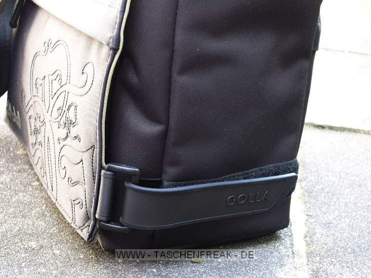 GOLLA CAM BAG SWAY\n\nFoto und Kommentar von Katja - VIELEN DANK!\n\nKommentar:\n\nHallo Jrg,\n\nich wrde auch gerne deine Seite untersttzen. Ich finde die Idee sehr gut, auch wenn sie mir bei meiner eigenen Taschensuche leider nicht weitetergeholfen hat. Deswegen hier mein Neukauf: eine GOLLA Cam Bag - Sway.\n\nIn die Kameratasche passt eine Canon 450D mit Kitobjektiv (28-55) und ein weiteres Objektiv, nach oben hin ist genug Platz fr grere Kameras oder um noch was draufzulegen. (Man knnte die Kamera auch aufs Objektiv legen, dann gewinnt man etwas mehr Platz daneben; ob es fr einen Blitz reicht kann ich leider mangels Blitz nicht sagen)\nDie Umhngetasche ist also ehr fr kleine Ausflge geeignet. Die Tasche hat zustzlich noch vorne ein Fach fr Kleinkram und hinten fr flache Gegenstnde, z.B. die Bedienungsanleitung.\nEs werden zwei Einteiler mitgeliefert, die man mittels Klettverschluss frei und individuell positionieren kann.\nDie Auenklappe wird ebenfalls per Klettverschluss an einer Seite befestigt.\nDie Tasche wirkt stabil, die Ftterung ist meiner Meinung nach zwar ausreichend aber nicht bermig dick.\nAlles weitere sollte man den Bildern entnehmen knnen.\n\nDa mir persnlich auch das Design der Tasche sehr wichtig ist und ich eine Tasche wollte, der man nicht ansieht, dass sich eine Kamera darin befindet, bin ich sehr glcklich mit meiner Wahl.\n\nGru,\n\nKatja