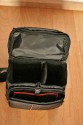 HAMA SLR Daypack\n\nFoto von Kai Nehm - VIELEN DANK FR DEIN MAIL!\n\nKommentar des Nutzers:\n\nAnbei sind Bilder eines recht gnstigen Slingshots.\n\nDas Ding nennt sich "Hama SLR Daypack" und wurde mal fr 25 im Mediabld verkauft.\nDer Tragekomfort ist fr kurze Ausflge akzeptabel, allerdings nicht mit hochwertigen Produktern vergleichbar. Der Rcken ist immerhin leicht gepolstert.\nIm Daypackfach und der Vortasche sind kleine Taschen fr Zubehr eingenht, ein Rckenpolster ist auch als Tasche ausgefhrt. Es wird leider nur eine Trennwand mitgeliefert, da muss man sich mit zustzlichen Polstern behelfen.