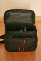 HAMA SLR Daypack\n\nFoto von Kai Nehm - VIELEN DANK FR DEIN MAIL!\n\nKommentar des Nutzers:\n\nAnbei sind Bilder eines recht gnstigen Slingshots.\n\nDas Ding nennt sich "Hama SLR Daypack" und wurde mal fr 25 im Mediabld verkauft.\nDer Tragekomfort ist fr kurze Ausflge akzeptabel, allerdings nicht mit hochwertigen Produktern vergleichbar. Der Rcken ist immerhin leicht gepolstert.\nIm Daypackfach und der Vortasche sind kleine Taschen fr Zubehr eingenht, ein Rckenpolster ist auch als Tasche ausgefhrt. Es wird leider nur eine Trennwand mitgeliefert, da muss man sich mit zustzlichen Polstern behelfen.