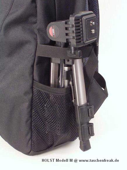 Foto von Hinnerk Holst - VIELEN DANK DAFR!\n\nKommenar des Nutzes/Herstellers:\n\nDer Kamerarucksack ist mit einer Regenhaut und einer seitlichen Netztasche ausgestattet. Es werden 2 Zusatztaschen fr z.B. Objektive mitgeliefert.\n\nZustzlich knnen Sie fr dieses Modell Objektivtaschen erwerben, welche sich im Innern des Rucksacks per Klettband befestigen lassen.\n\nAbmessungen und Gewicht\n\nAuen: ca. 43 x 28 x 16 cm (HxBxT) \nAbmessungen des gro eingestellten Bodenfachs: ca. 16 x 24 x 13 cm (HxBxT) \nGre der Seitentr: ca. 15 x 11 cm (HxB) \nGewicht inkl. Zusatztaschen und Regenhaut: ca. 1100 g \n\nAbmessungen der mitgelieferten Zusatztaschen:\n\nca. 7 x 7 cm (Durchmesser x L) und\nca. 7 x 11 cm (Durchmesser x L)