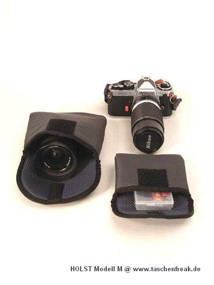 Foto von Hinnerk Holst - VIELEN DANK DAF�R!\n\nKommenar des Nutzes/Herstellers:\n\nDer Kamerarucksack ist mit einer Regenhaut und einer seitlichen Netztasche ausgestattet. Es werden 2 Zusatztaschen f�r z.B. Objektive mitgeliefert.\n\nZus�tzlich k�nnen Sie f�r dieses Modell Objektivtaschen erwerben, welche sich im Innern des Rucksacks per Klettband befestigen lassen.\n\nAbmessungen und Gewicht\n\nAu�en: ca. 43 x 28 x 16 cm (HxBxT) \nAbmessungen des gro� eingestellten Bodenfachs: ca. 16 x 24 x 13 cm (HxBxT) \nGr��e der Seitent�r: ca. 15 x 11 cm (HxB) \nGewicht inkl. Zusatztaschen und Regenhaut: ca. 1100 g \n\nAbmessungen der mitgelieferten Zusatztaschen:\n\nca. 7 x 7 cm (Durchmesser x L) und\nca. 7 x 11 cm (Durchmesser x L)