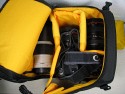 KATA 3N1-20\n\nFoto und Text von Andr Schreiter - VIELEN DANK!\n\nKommentar:\n\nHallo,\n\nich habe krzlich den Kata 3N1-20 Rucksack erstanden. Generell kann man sagen das die Verarbeitung des Rucksacks ber jeden Zweifel erhaben ist. \nDie Reiverschlsse sind leichtgngig und bleiben  nirgends  hngen. \nAuch die Polsterung ist uerst vertrauenerweckend.\n\nIch habe mich ja schon lnger mit dem Gedanken beschftigt, mir eine Lowepro Slingshot oder Fastpack zu kaufen. Auch ber den Flipside hatte ich nachgedacht. Doch entweder waren die zu klein oder gro, hatten ein Laptopfach das ich nicht brauchte. Teilweise ziemlich unpraktisch... \nSomit bin ich erstmal bei meinem alten Rucksack geblieben.\n\nDer Kata 3N1-20 ist fr den tglichen Gebrauch ideal. Relativ kompakt ist dennoch eine Menge Platz fr die Fotoausrstung. Das Gehuse mit angesetztem Standardzoom, ein 70-200er Tele und das 17-40er Weitwinkel passen locker in das untere Fach. Da ist aber immer noch eine Menge Luft und ich habe die berzhligen Polster an den Seiten verbaut. Die kleine Tasche mit dem Regenberzug eignet sich auch hervorragend zum Ausstopfen. Nach dem Schlieen des Reiverschlusses rollt nichts in der Tasche umher. In den Seitentaschen habe ich Erstzakku, Speicherkarten, Batterien und Fernauslser untergebracht. Im oberen Fach ist ne Menge Platz fr Krimskrams. Ich habe hier die Gegenlichtblenden, den Blitz, Zwischenring, Blasebalg und Papiere untergebracht. Da kann man aber sicher noch optimieren...\n\nEin Highlight ist das Gurtsystem: Ob diagonal rechts oder links, ber kreuz oder normal als Rucksack - alles ist mglich. Mann kann auch beide Gurte in der Rckwand verschwinden lassen und den Griff im Deckel benutzen. Da hat mal jemand mitgedacht...\n\nJa, das ist wohl die Fototasche auf die ich gewartet habe. Was Funktionalitt und Qualitt angeht kann ich sie uneingeschrnkt empfehlen.\n\nViele Gre\n\nAndr Schreiter