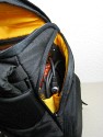KATA 3N1-20\n\nFoto und Text von Andr Schreiter - VIELEN DANK!\n\nKommentar:\n\nHallo,\n\nich habe krzlich den Kata 3N1-20 Rucksack erstanden. Generell kann man sagen das die Verarbeitung des Rucksacks ber jeden Zweifel erhaben ist. \nDie Reiverschlsse sind leichtgngig und bleiben  nirgends  hngen. \nAuch die Polsterung ist uerst vertrauenerweckend.\n\nIch habe mich ja schon lnger mit dem Gedanken beschftigt, mir eine Lowepro Slingshot oder Fastpack zu kaufen. Auch ber den Flipside hatte ich nachgedacht. Doch entweder waren die zu klein oder gro, hatten ein Laptopfach das ich nicht brauchte. Teilweise ziemlich unpraktisch... \nSomit bin ich erstmal bei meinem alten Rucksack geblieben.\n\nDer Kata 3N1-20 ist fr den tglichen Gebrauch ideal. Relativ kompakt ist dennoch eine Menge Platz fr die Fotoausrstung. Das Gehuse mit angesetztem Standardzoom, ein 70-200er Tele und das 17-40er Weitwinkel passen locker in das untere Fach. Da ist aber immer noch eine Menge Luft und ich habe die berzhligen Polster an den Seiten verbaut. Die kleine Tasche mit dem Regenberzug eignet sich auch hervorragend zum Ausstopfen. Nach dem Schlieen des Reiverschlusses rollt nichts in der Tasche umher. In den Seitentaschen habe ich Erstzakku, Speicherkarten, Batterien und Fernauslser untergebracht. Im oberen Fach ist ne Menge Platz fr Krimskrams. Ich habe hier die Gegenlichtblenden, den Blitz, Zwischenring, Blasebalg und Papiere untergebracht. Da kann man aber sicher noch optimieren...\n\nEin Highlight ist das Gurtsystem: Ob diagonal rechts oder links, ber kreuz oder normal als Rucksack - alles ist mglich. Mann kann auch beide Gurte in der Rckwand verschwinden lassen und den Griff im Deckel benutzen. Da hat mal jemand mitgedacht...\n\nJa, das ist wohl die Fototasche auf die ich gewartet habe. Was Funktionalitt und Qualitt angeht kann ich sie uneingeschrnkt empfehlen.\n\nViele Gre\n\nAndr Schreiter
