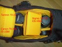 KATA 3N1-30\n\nFoto und Text von einem Anonymen User- VIELEN DANK!\n\nKommentar:\n\nHallo,\n \nhabe Deine Seite oft gebraucht als es um die Auswahl der "perfekten" Fototasche bei mir ging.\n\nEntschieden habe ich mich für die KATA 3N1-30, die 33 war leider noch nicht lieferbar, aufgrund dessen, weil sie sehr sehr vielseitig ist vom Tragesystem, einen Slingshot hat und auch einen Regenschutz, den ich auch als "Diebstahlschutz" nehme. Dadurch wird es dem Dieb erschwert, kurz einen Reißverschluss aufzumachen.\n \nWie man auf den Fotos sehen kann, habe ich die original Abteilung umgebaut. Nur so macht sie für den Slingshot Betrieb Sinn.\n \nRein passen tut ne ganze Menge. Ich habe bisher verstaut:\n \nIm unteren Fach:\nCanon EOS 50D mit BG-E2n mit angesetztem Canon EF 300 L F/4 IS USM (passt gerade noch so rein)\nCanon EF 50 1,8II\nTamron 10-24 F3,5-4,5 SP Di II LD (Geli in getrenntem Fach)\nSigma 18-125mm 3,8-5,6 DC OS HSM mit angesetzter Geli\nCanon EF 70-300mm 1:4,0-5,6 IS USM\nLadegerät\n \nOben im Fach habe ich nur ein wenig Kleinkram drin. Es würden aber noch weitere Objektive oder Blitzgeräte rein passen.\n \nBitte veröffentliche dieses anonym, da ich nicht möchte, daß jeder weiss, was ich in der Bag habe.\n \nViele Grüße